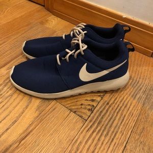 Nike Roshe navy and off white size 8.5